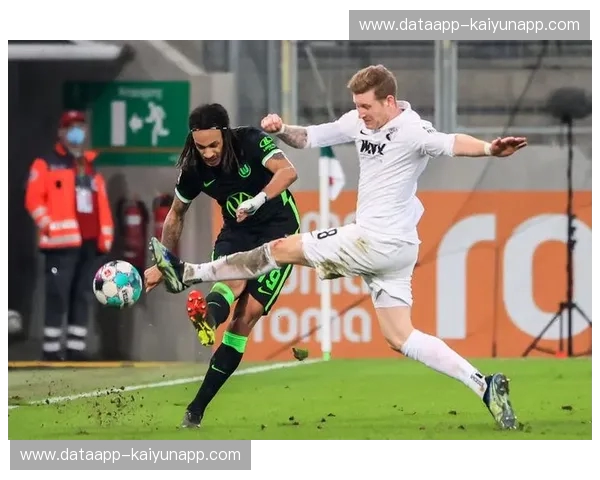 德甲双雄的绿茵对决：奥格斯堡与沙尔克04的恩怨情仇与足球哲学